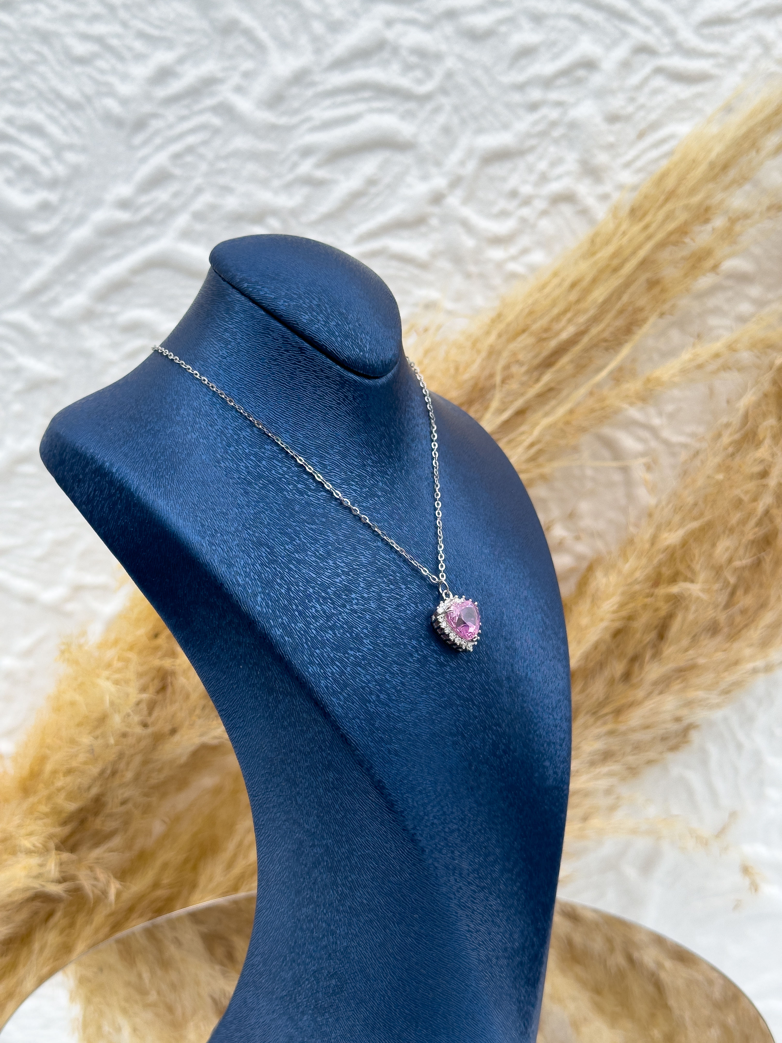 925 Ayar Gümüş Kalpli Pembe Kuvars Taşlı Kadın Kolye – Romantik Hediyelik